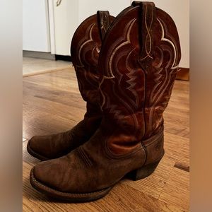 Men’s Ariat Cowboy boots size 8.5 EE